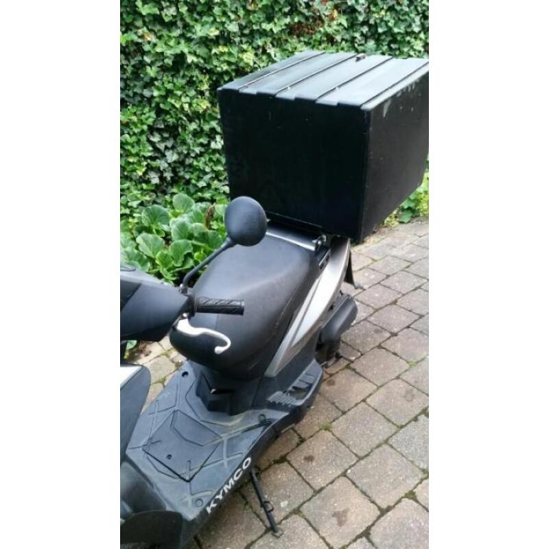 Kymco bezorgscooter (met pizzabox) opknap brommer