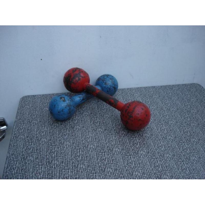 2x antieke ijzeren halter / dumbell van 4 en 5 kg