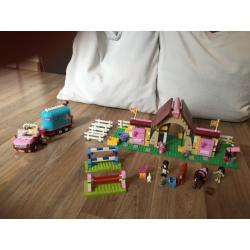 Lego Friends Paardenstal/Manege 3189 + Paardentrailer 3186