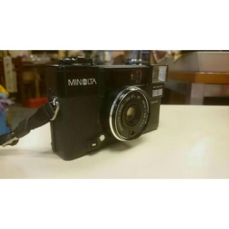compact foto camera MINOLTA HI-MATIC AF2 tas lensdop analoog