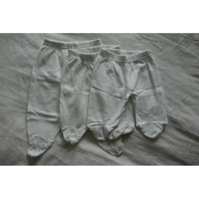 3 Kleine baby broekjes, kleur wit.