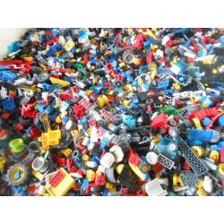 ca. 9 kg ongesorteerde lego, geen mini figuren