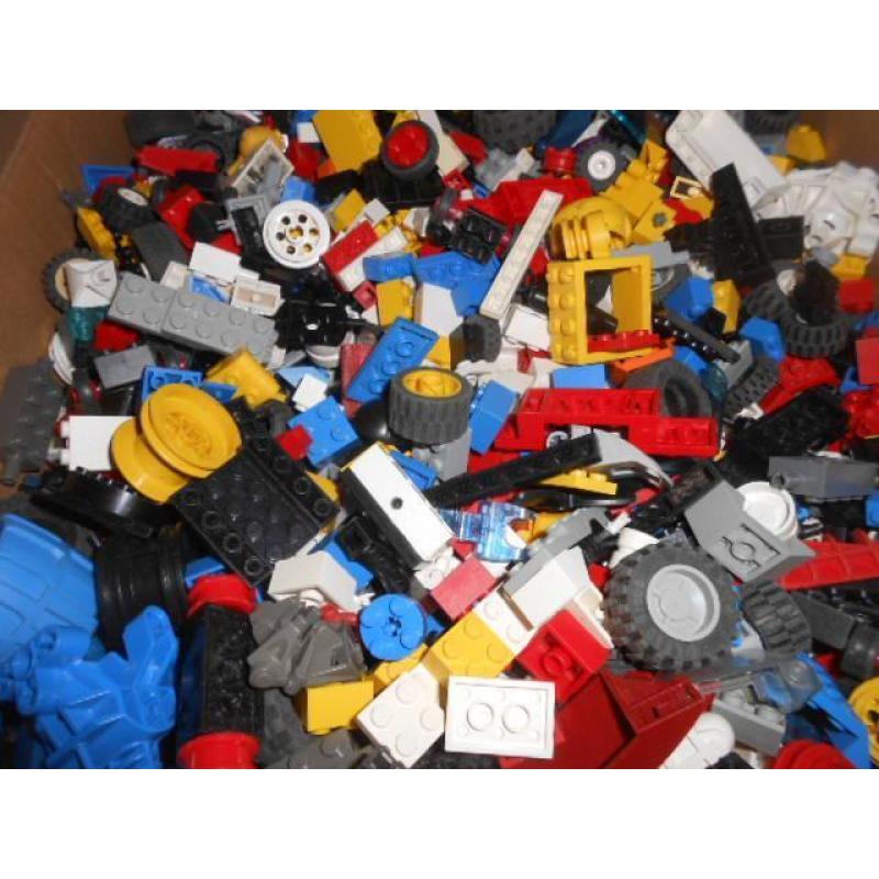 ca. 9 kg ongesorteerde lego, geen mini figuren