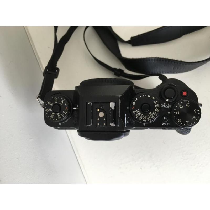 Fuji xt1 + VG-XT verticale handgreep en 2e accu xt-1 x-t1