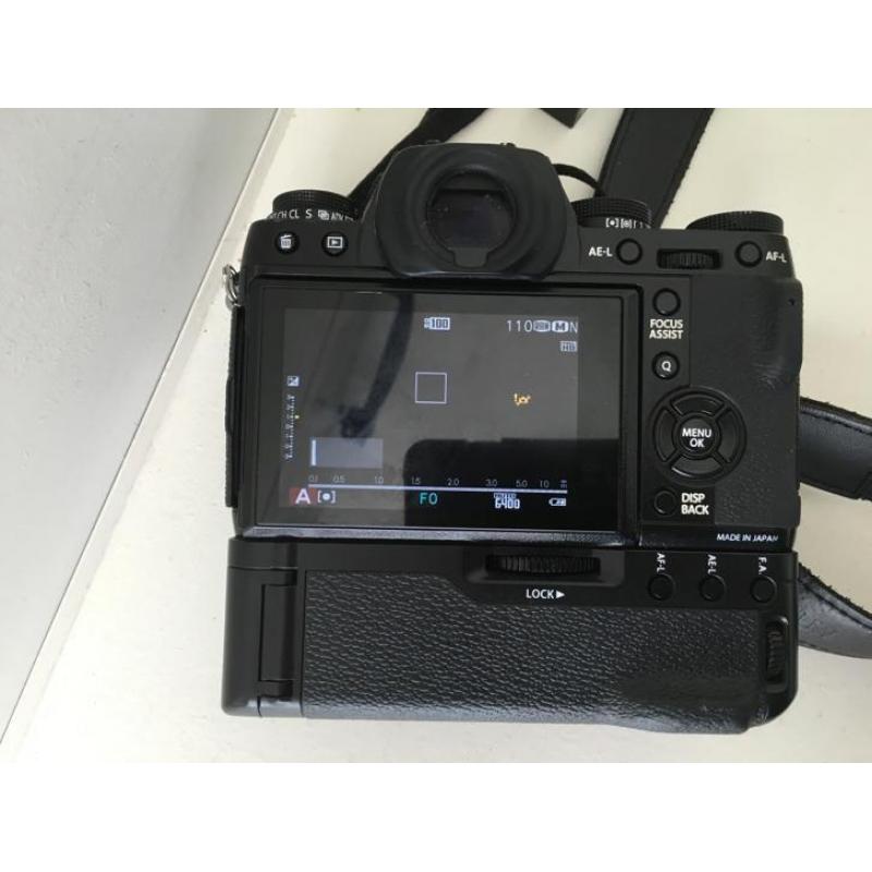 Fuji xt1 + VG-XT verticale handgreep en 2e accu xt-1 x-t1