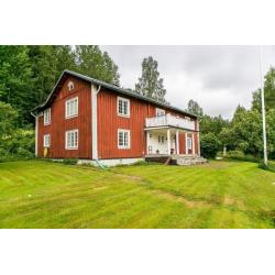 Gård te koop in Värmland, Zweden (twee woningen met zwembad)