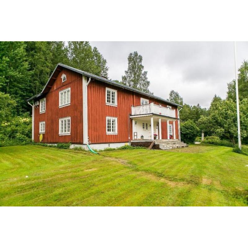 Gård te koop in Värmland, Zweden (twee woningen met zwembad)