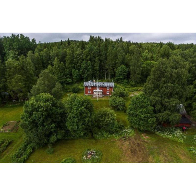 Gård te koop in Värmland, Zweden (twee woningen met zwembad)