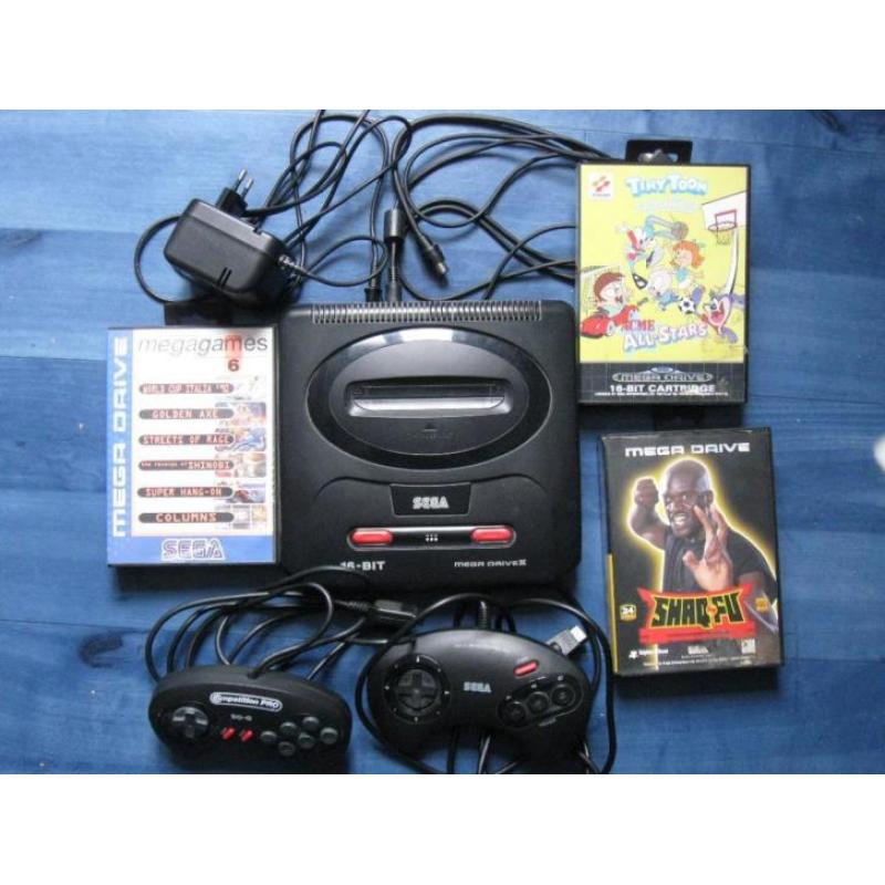 sega met 2 controllers en 3 spelen