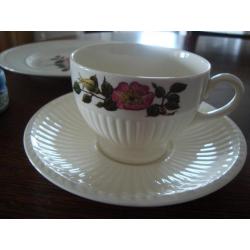 Wedgwood Brair Rose met wedgwood dekselschaaltje