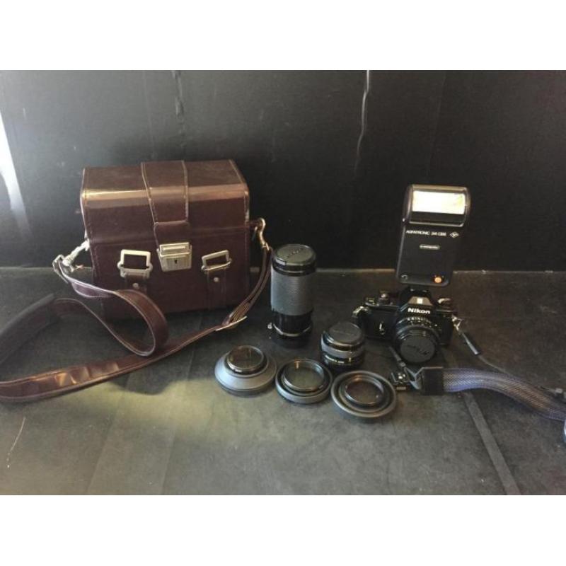 Nikon EM - Compleet met 3 lenzen an gave tas en flitser