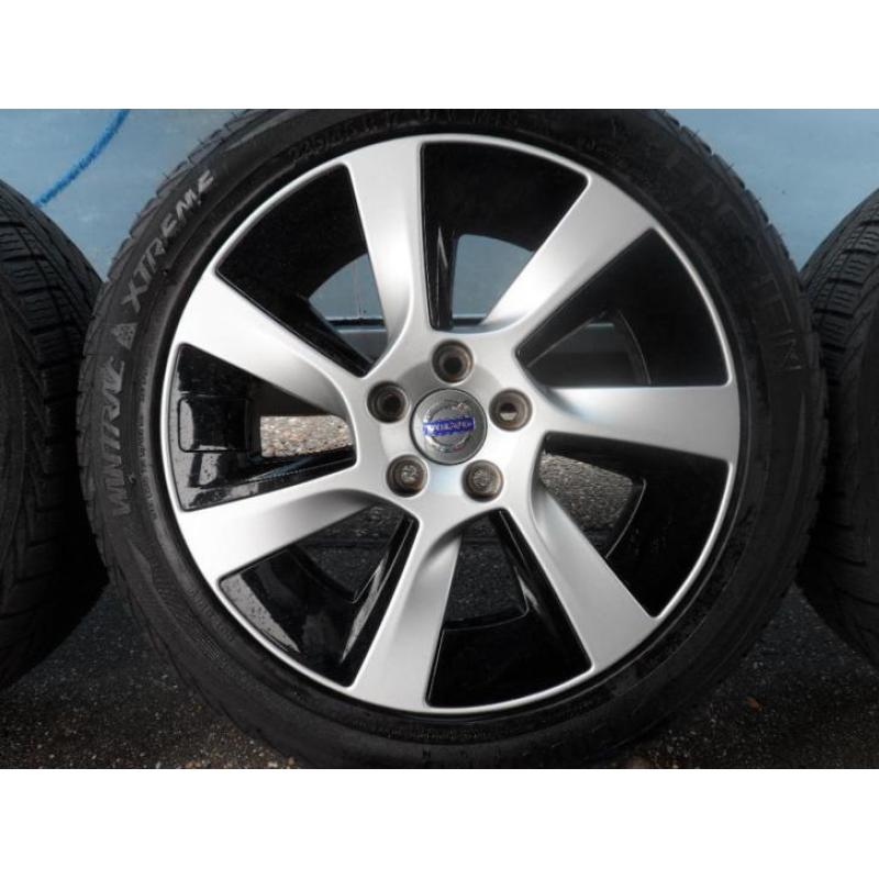 Origineel Volvo V60 PIH winterset 235-45-17 97V