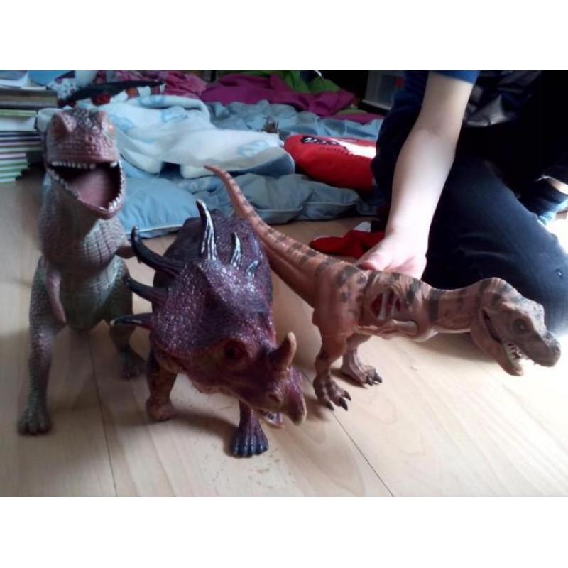 3 dino's