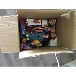 Verhuisdoos vol barbiepoppen bratz en andere merken