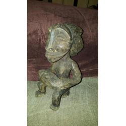 Antieke Afrikaanse handgemaakte houten beeld. Lengtese: 28cm