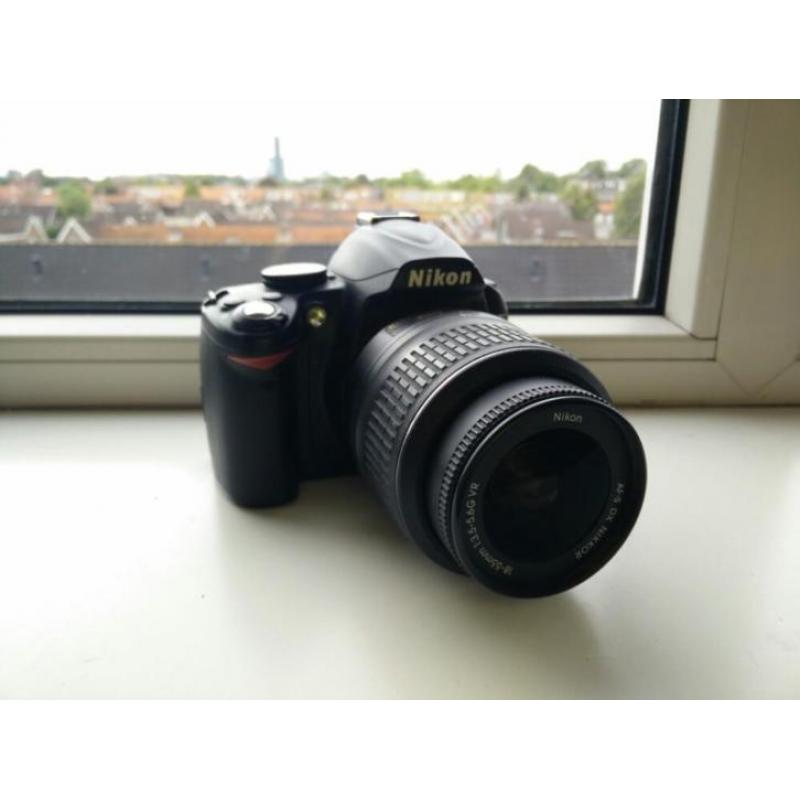 Nikon D3000 met 18-55 mm lens