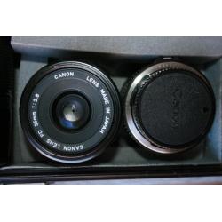 Canon camera AE-1 met lenzen, flitser en opbergkoffer