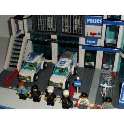 Lego 7498 Police Station met boekjes Als nieuw