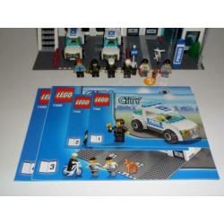 Lego 7498 Police Station met boekjes Als nieuw