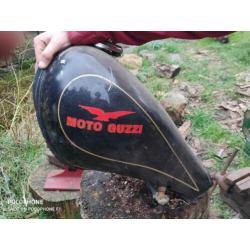 Moto Guzzie tank. Dop is een beetje stuk btw.