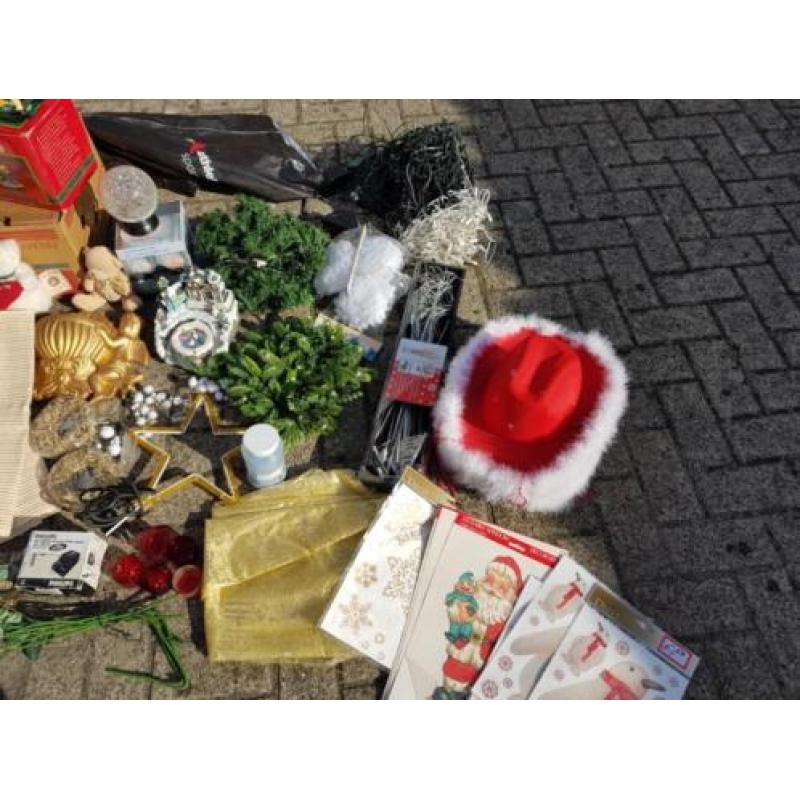 Garage opgeruimd Diverse kerst spullen